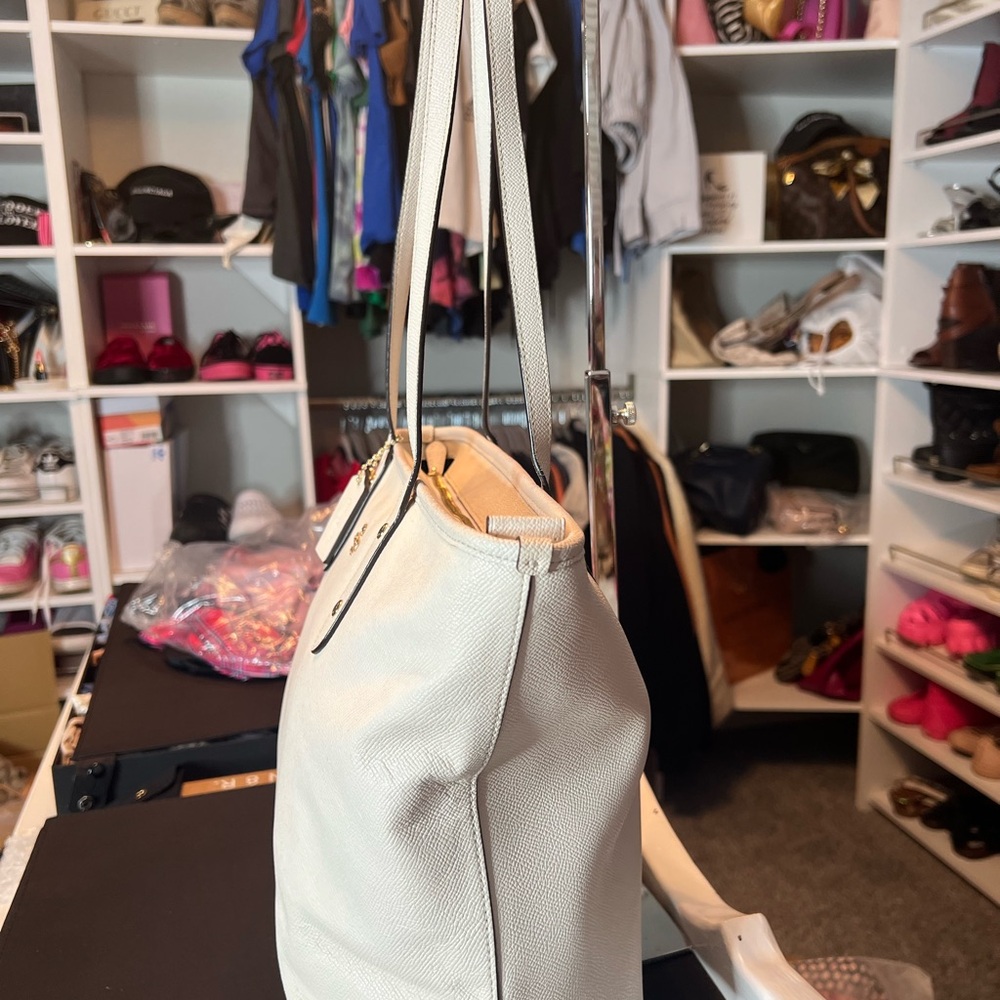 Coach Cream Leather Tote Bag - Picture 4 of 9